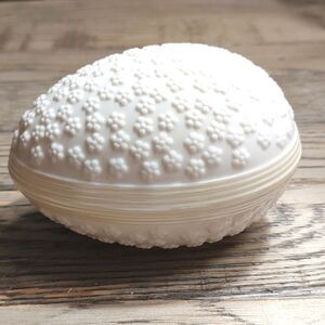 Belleek Irish Porcelain Embossed Daisy Egg Vintage